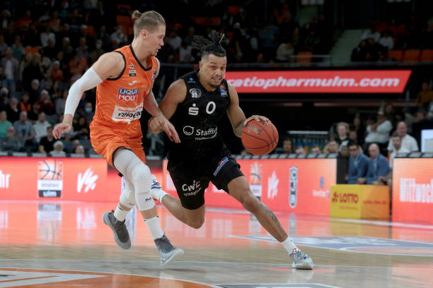 而巴黎则需 而巴黎则需